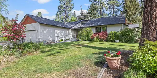 3529 E Mountain View DR