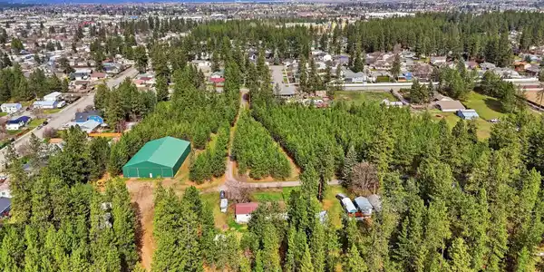 Image 4: 10.85 Waterfront Acres
