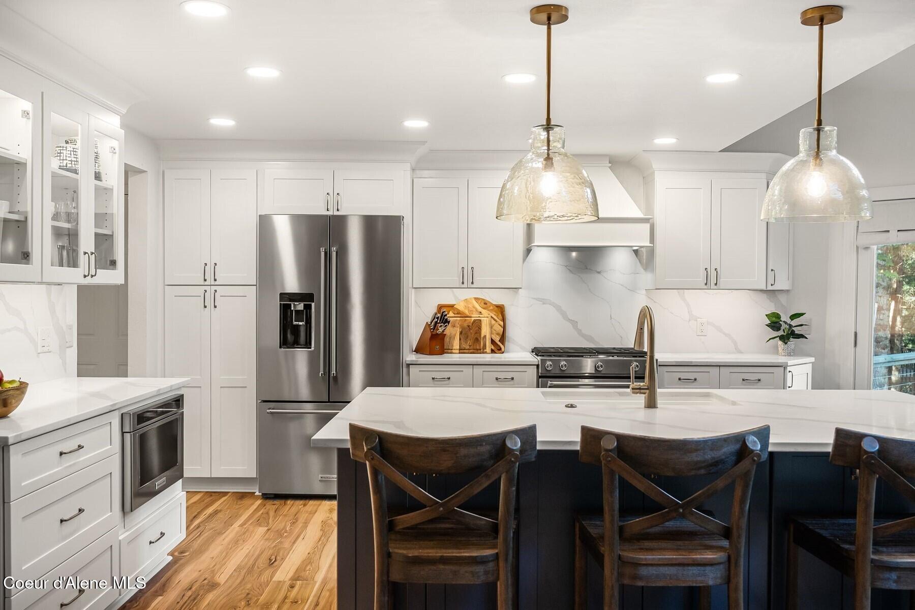 Image 4: Impeccably Designed Kitchen
