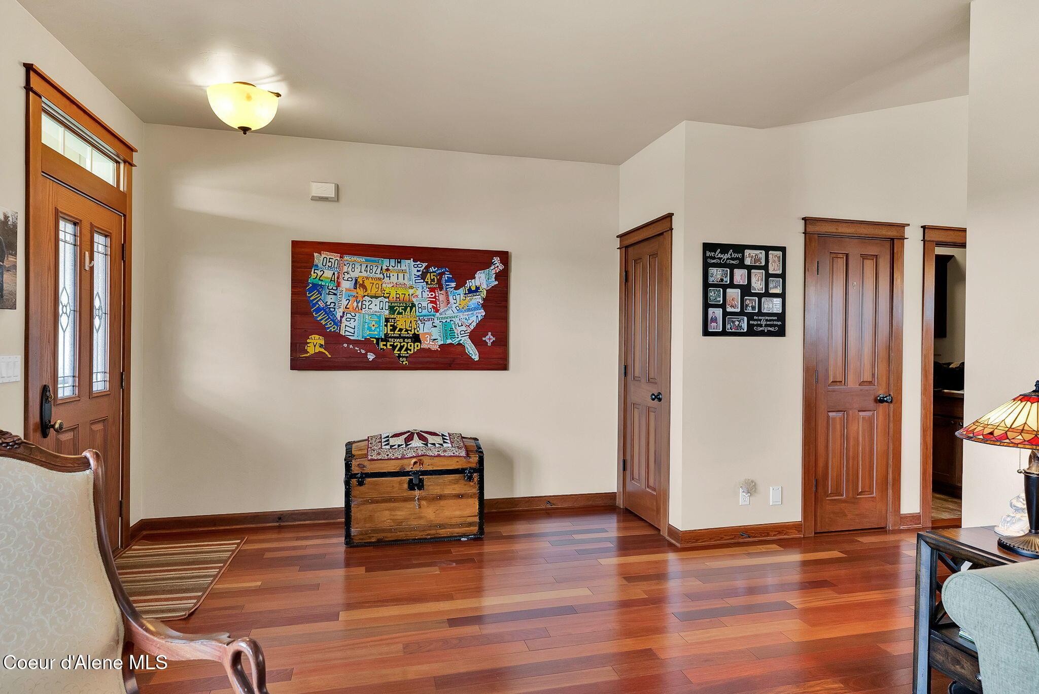 Image 4: 4-web-or-mls-SkyLight - Tara-25