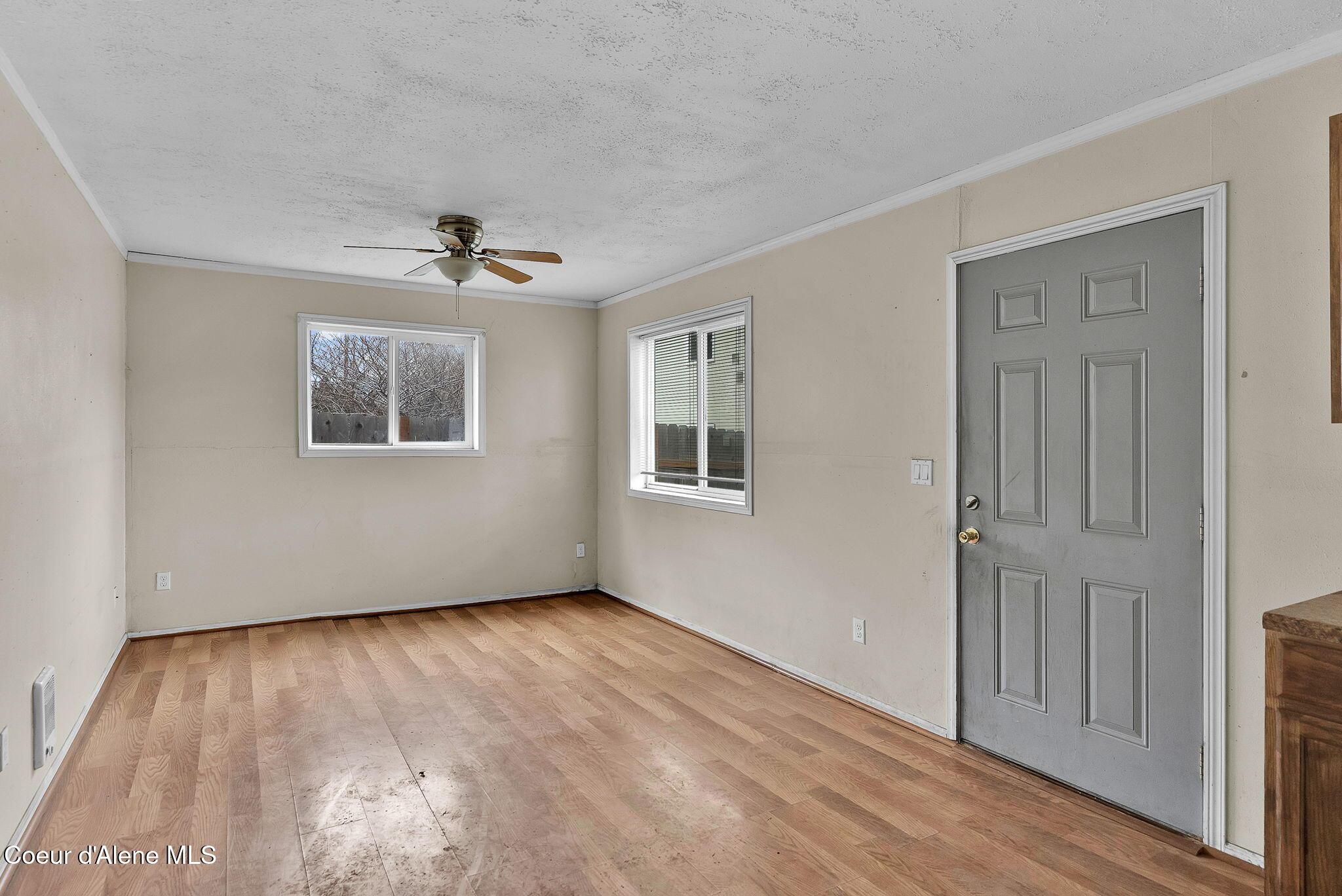 Image 2: 4-web-or-mls-SkyLight - Darla-10