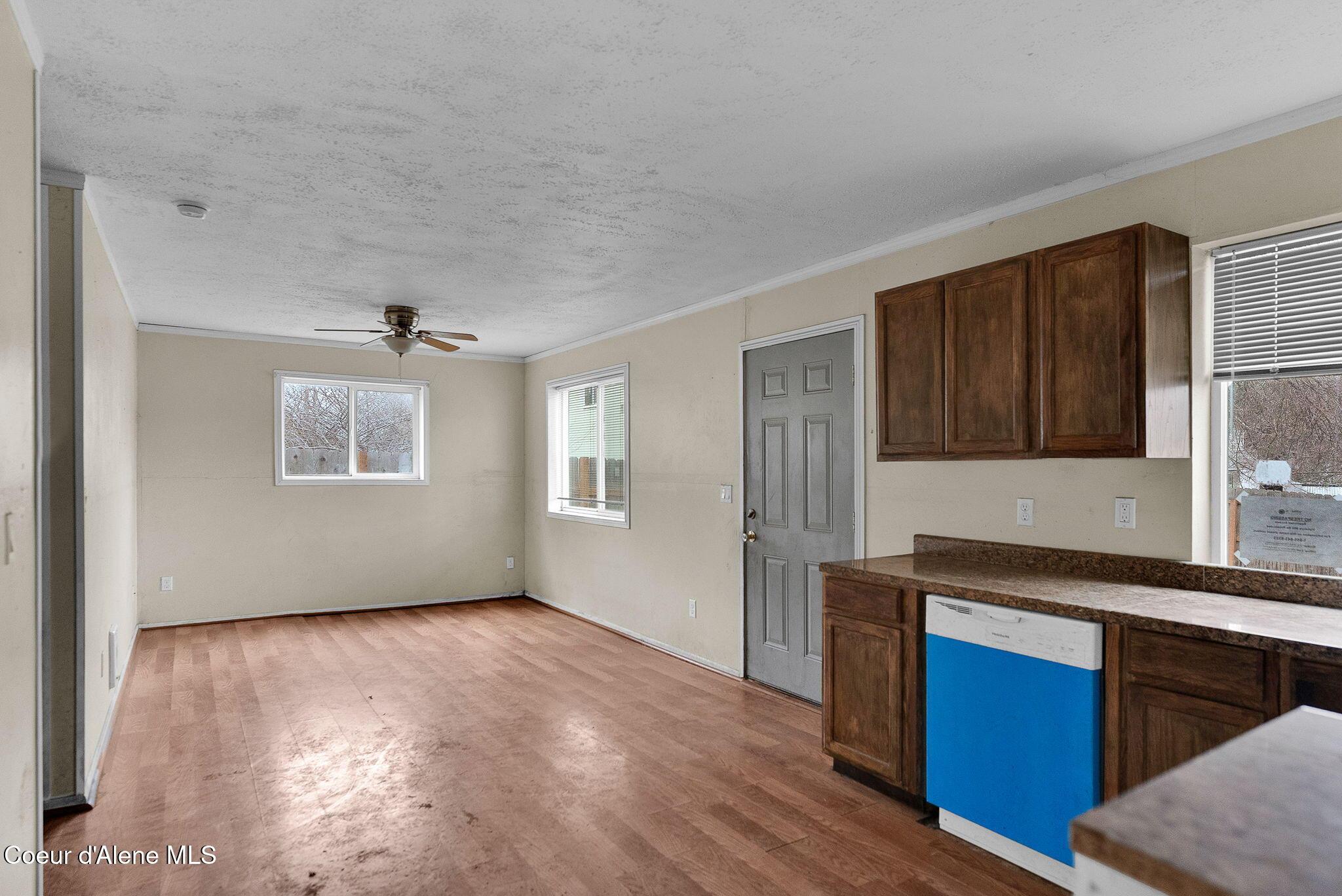Image 3: 5-web-or-mls-SkyLight - Darla-14