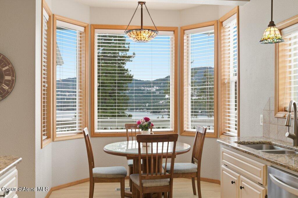 Image 3: Informal dining Space