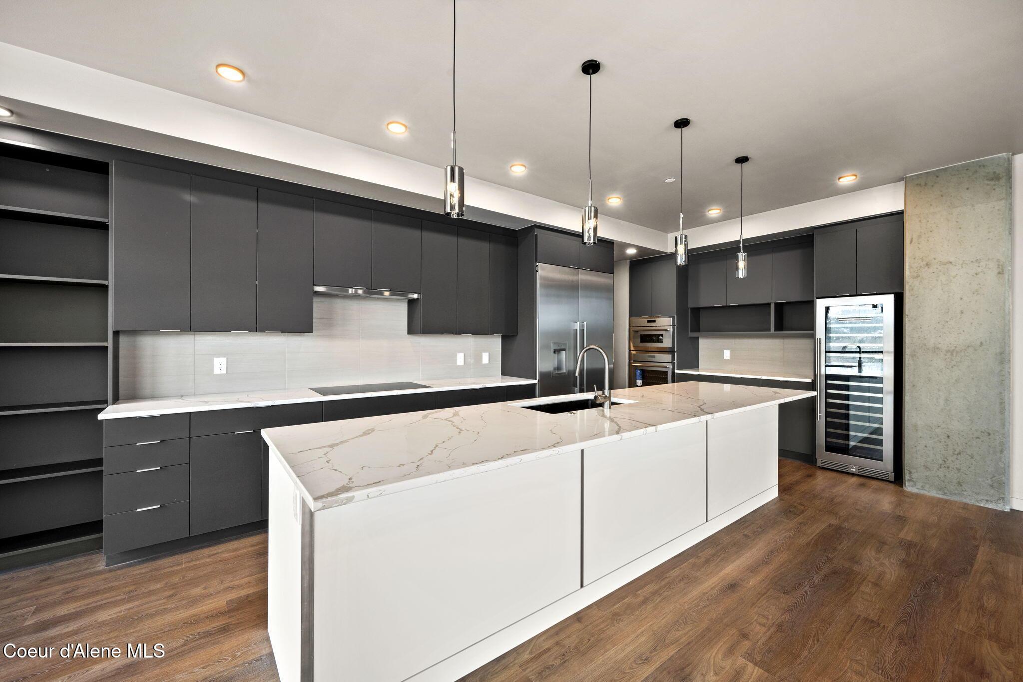 Image 3: Kitchen