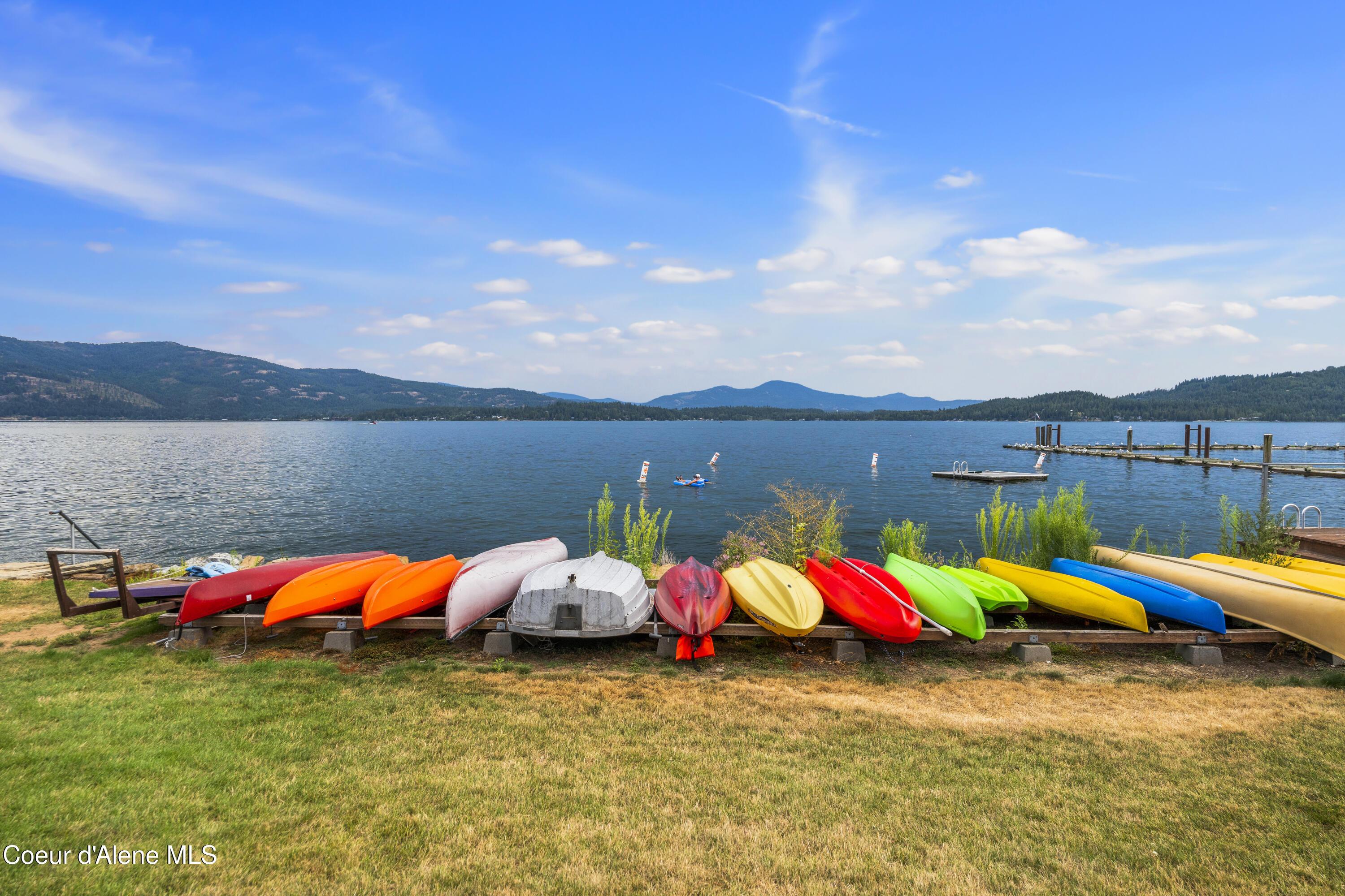 Image 4: Bring your kayaks and enjoy!