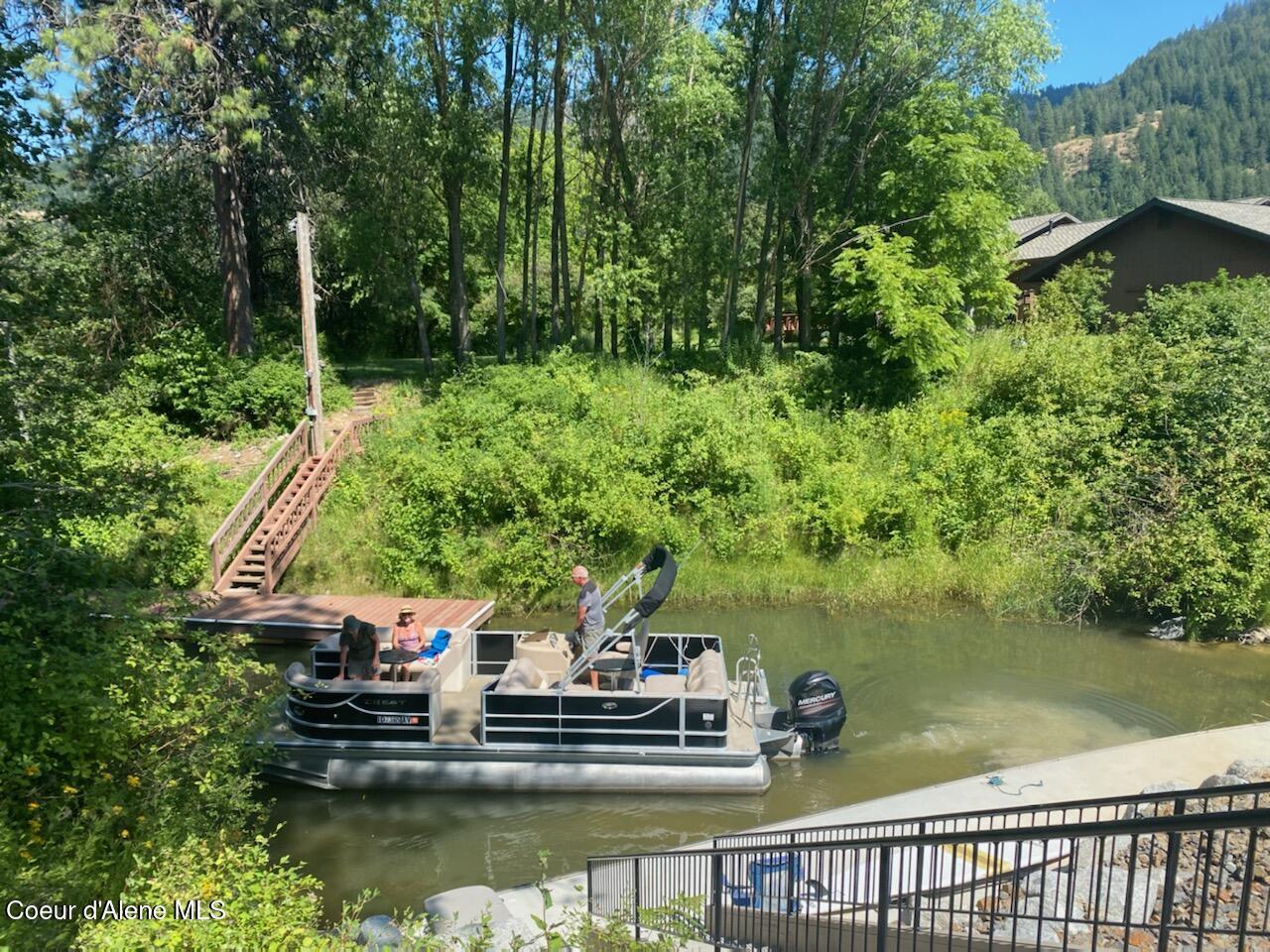 Image 4: Boat out to the lake