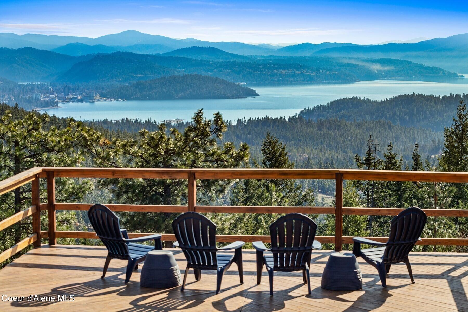 Image 1: Captivating Lake Views