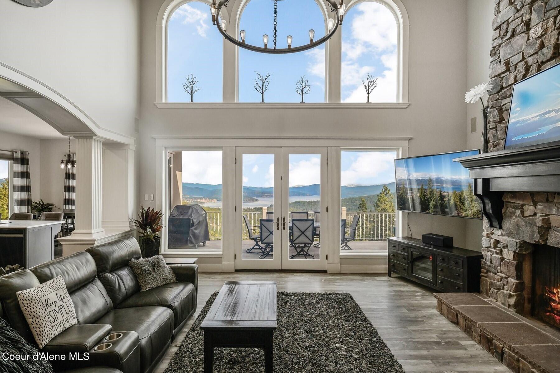 Image 2: Stunning setting on 10 acres