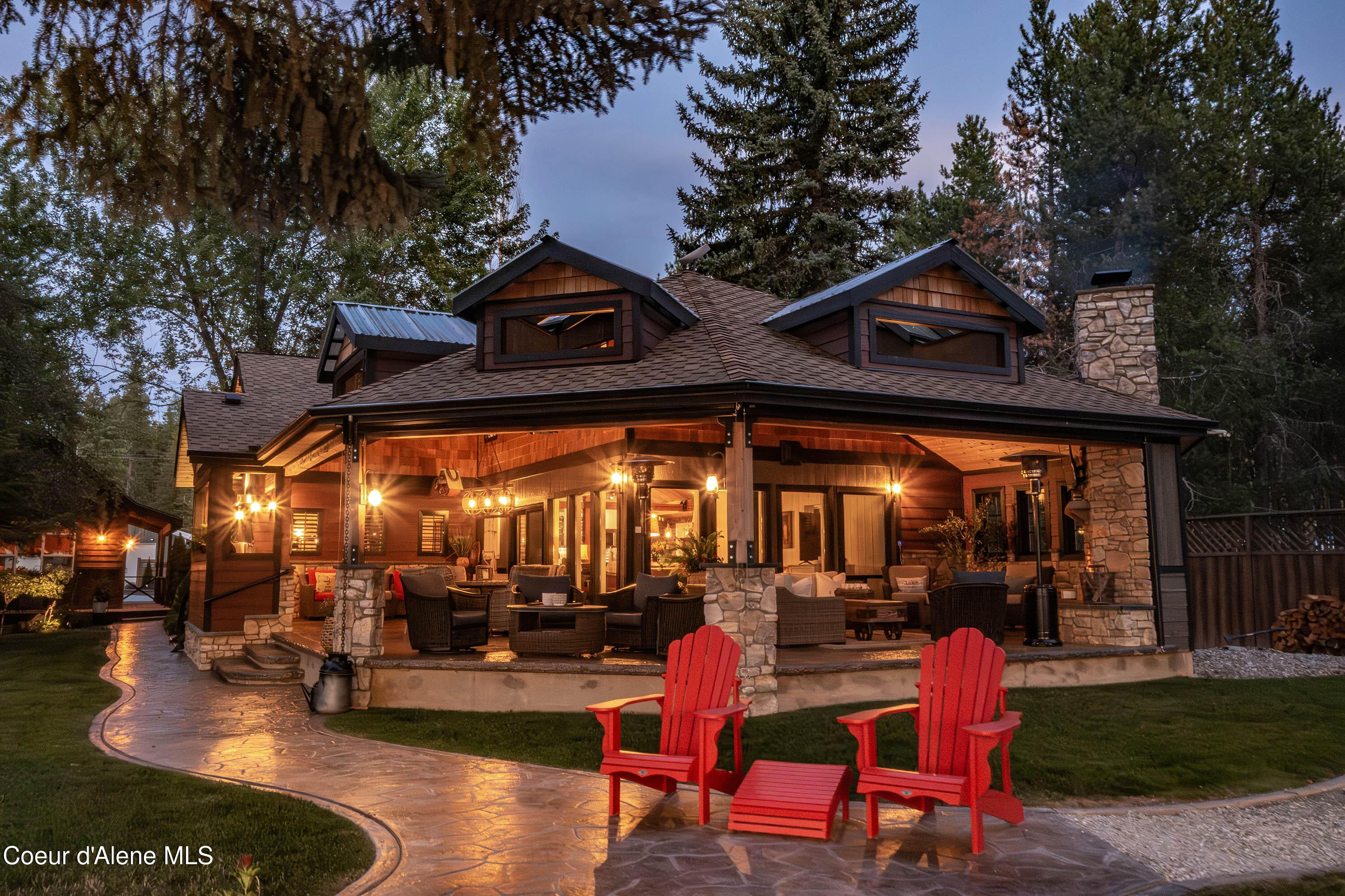Image 1: Twilight Gorgeous Home