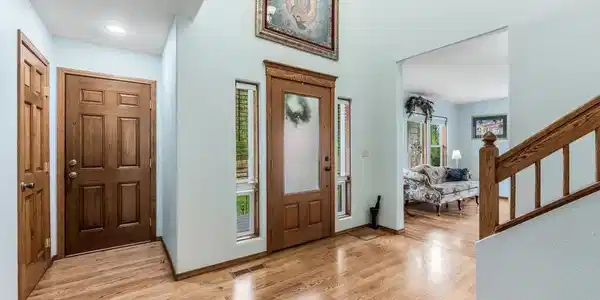 Image 3: Foyer