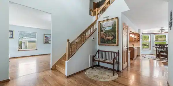 Image 4: Foyer