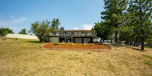Image 4: Exterior