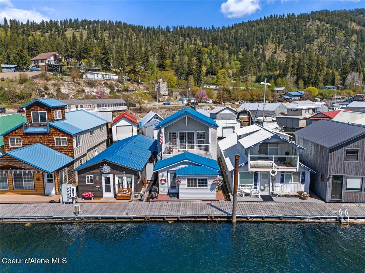 Image 2: The ultimate waterfront living