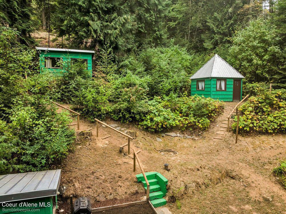 Image 3: Two guest cabins