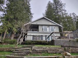 687 Lakeshore Dr