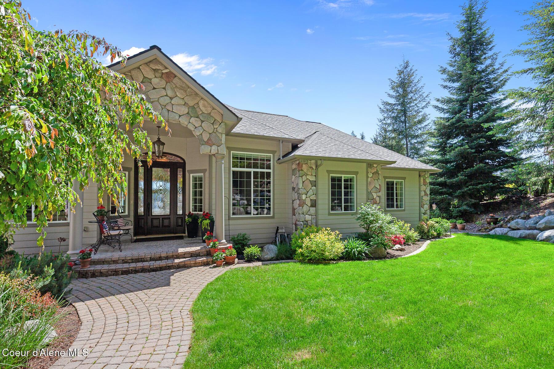 Image 4: 555WHarborViewDr-2