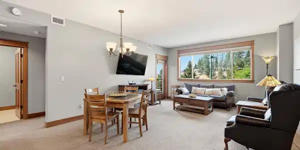 Image 4: Inside-Media-Main-08