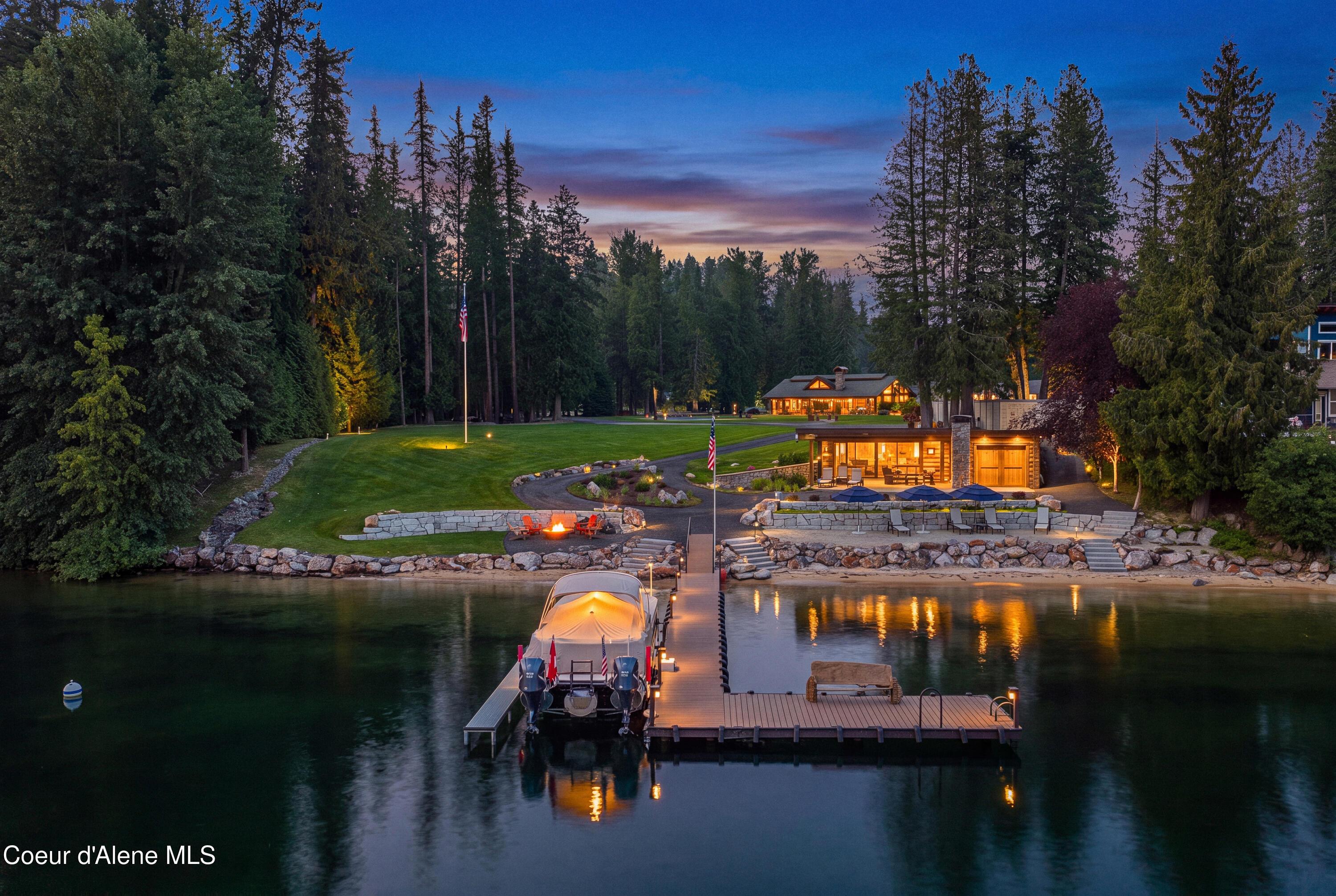 Image 1: Waterfront Estate on Nearly 8 Acres