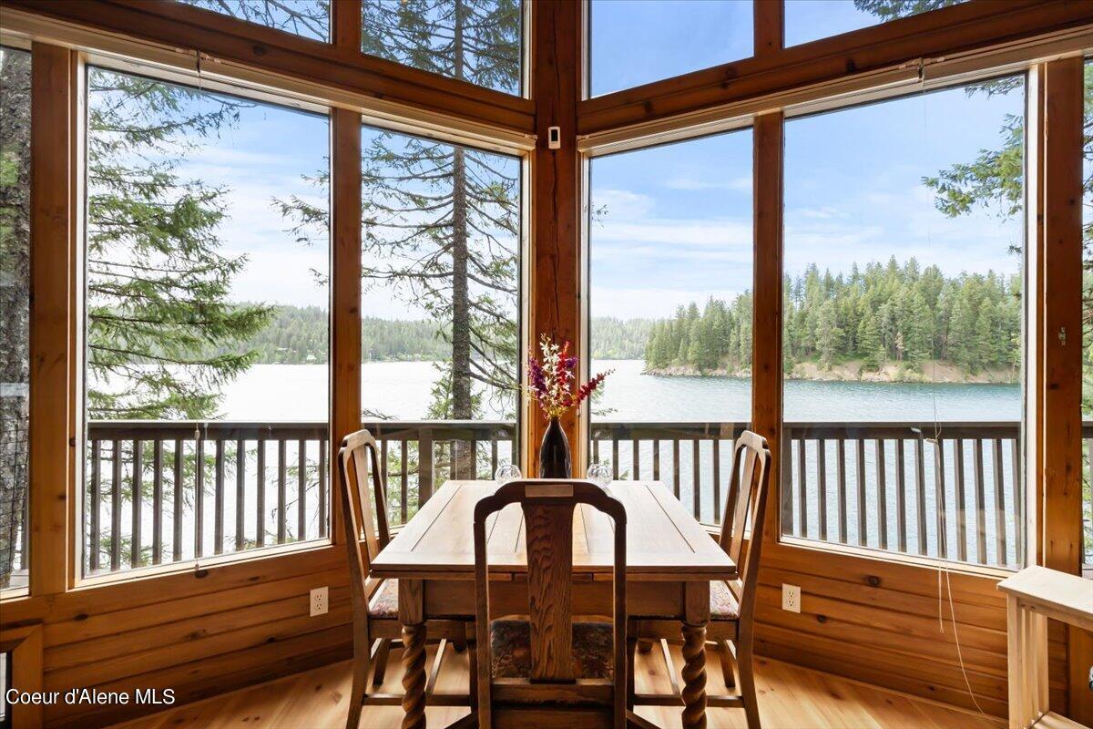 Image 4: 1-Dining