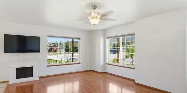Image 3: Living room, natural light