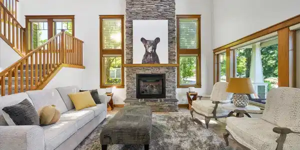 Image 3: 15-Living Room