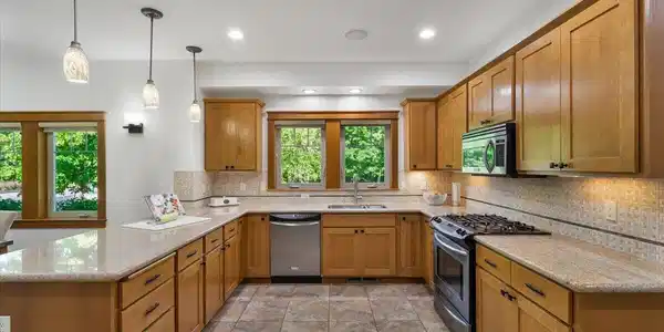 Image 4: 22-Kitchen