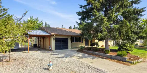 Image 4: Front of Home