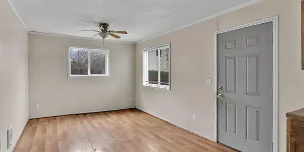 Image 2: 4-web-or-mls-SkyLight - Darla-10