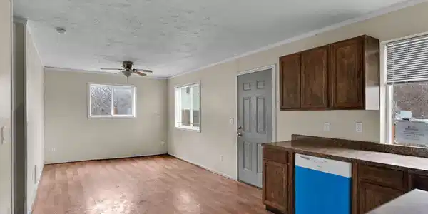 Image 3: 5-web-or-mls-SkyLight - Darla-14