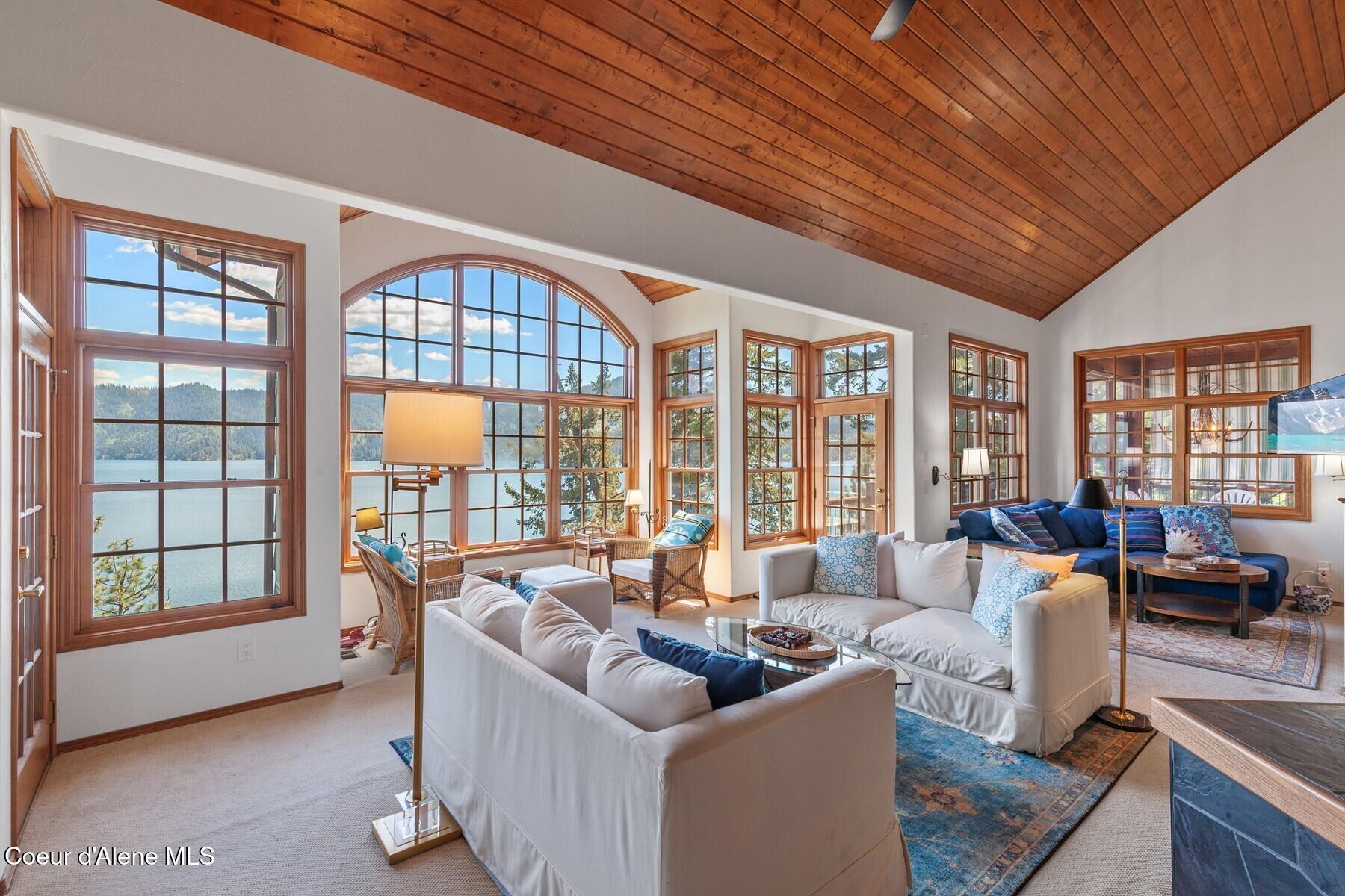 Image 4: Vaulted Living Room