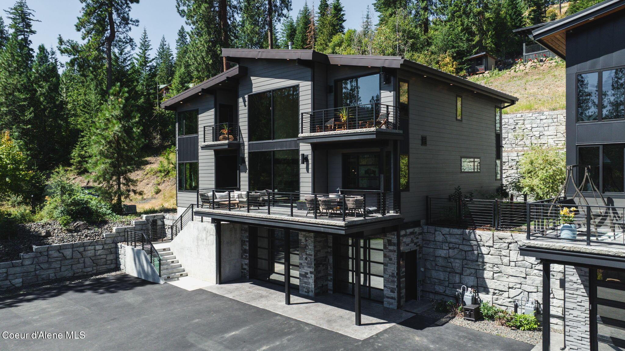 Image 2: Welcome to 5714 Hayden Lake Road!