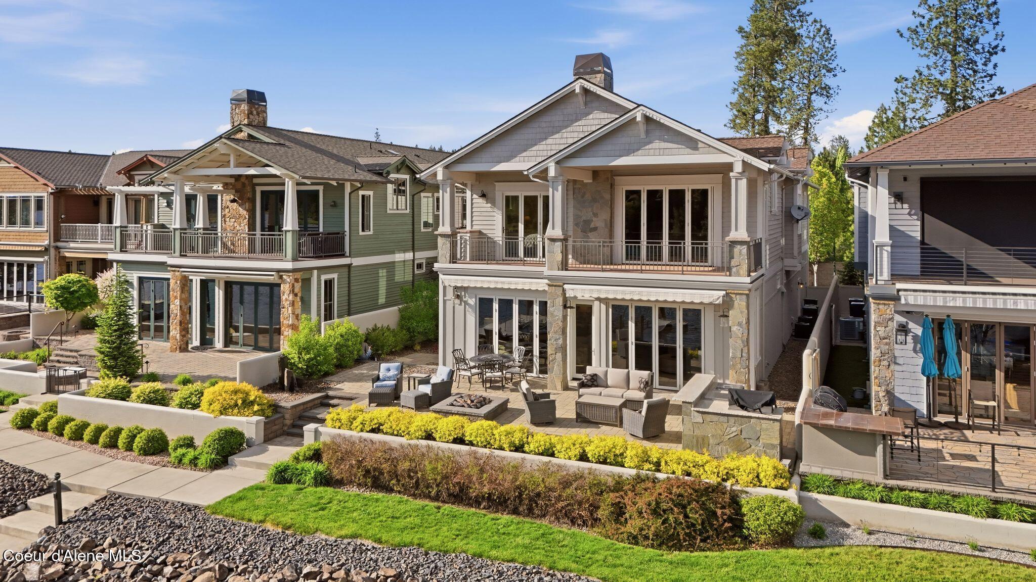 Image 2: Luxury Waterfront Living