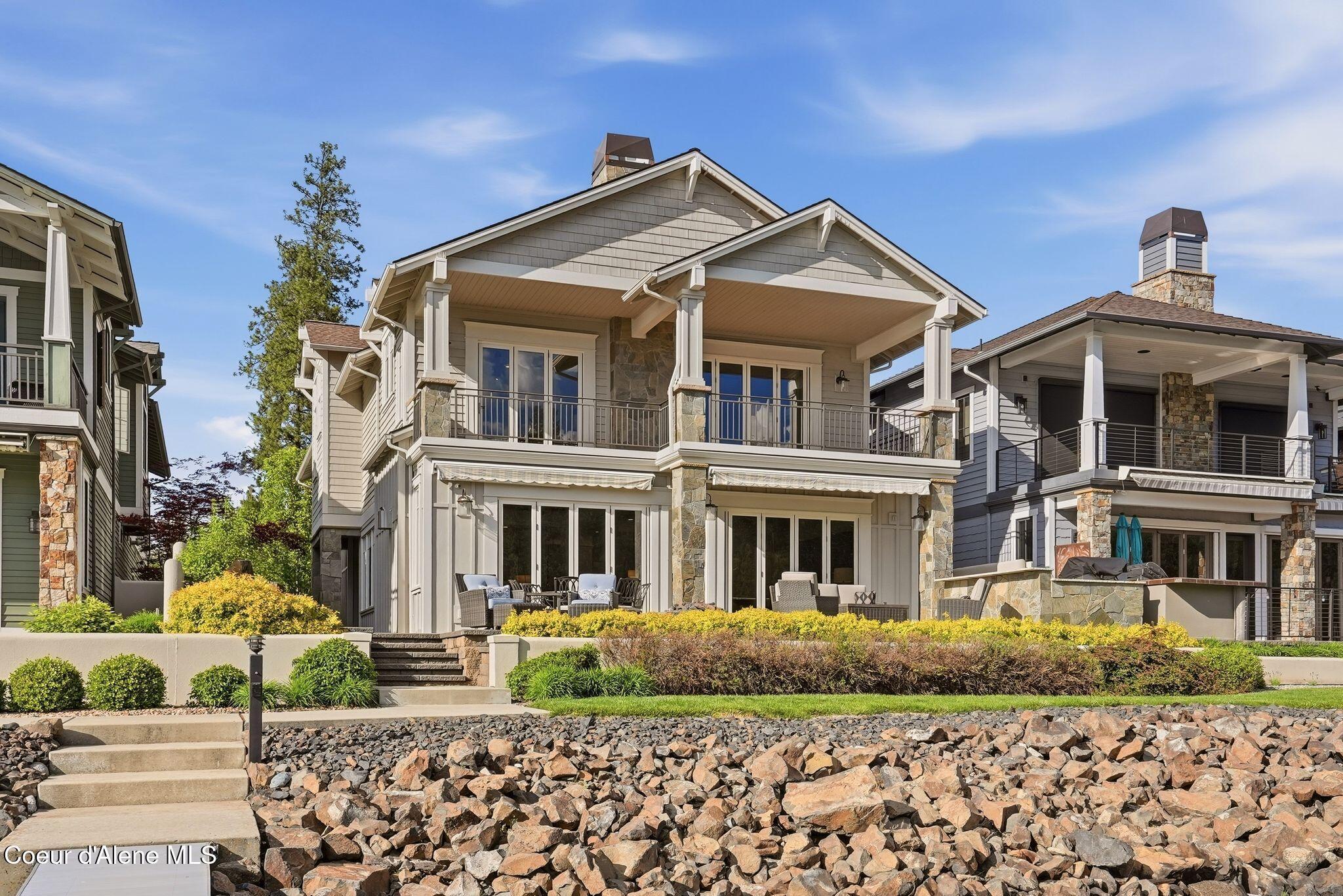 Image 3: Beautiful Back Yard