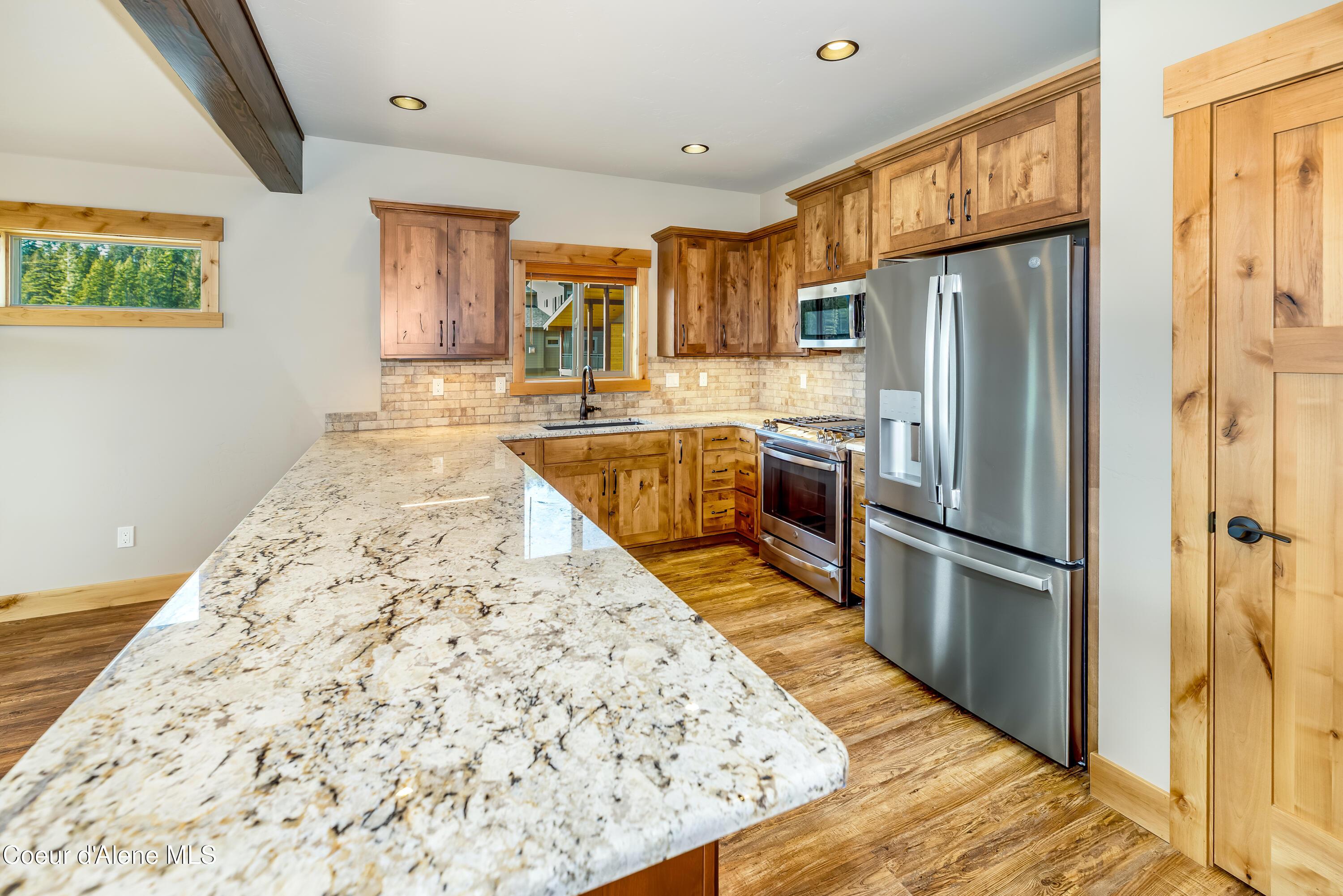 Image 4: Kitchen