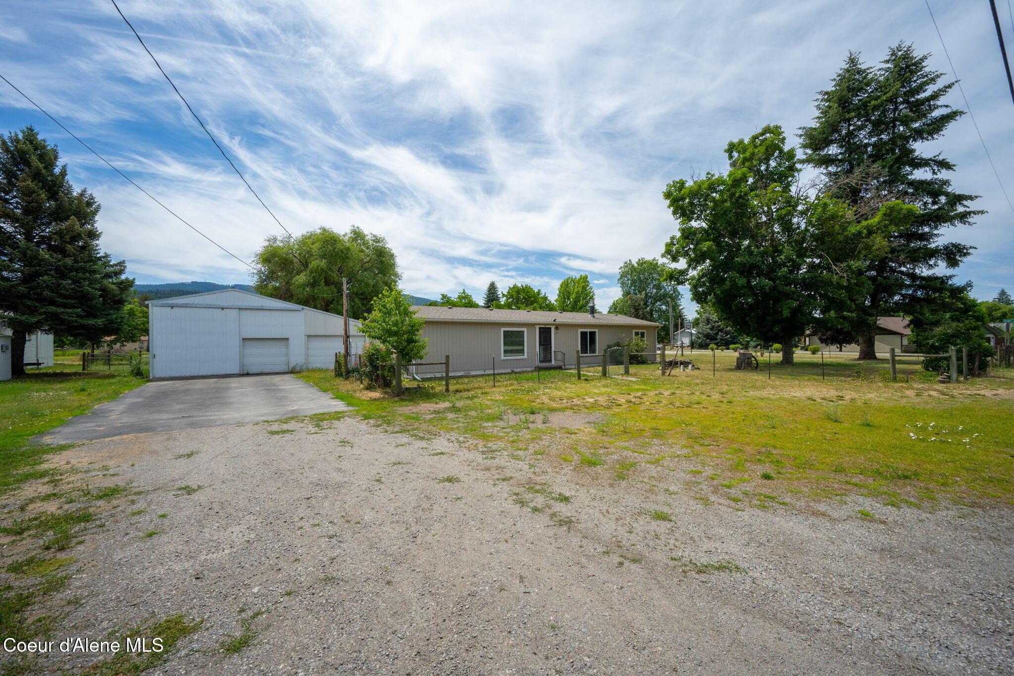 Image 4: House and Shop