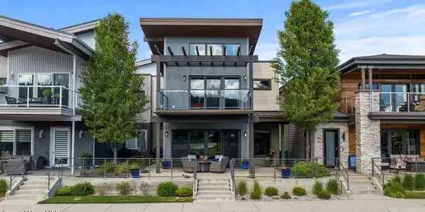 1595 W Bellerive Ln