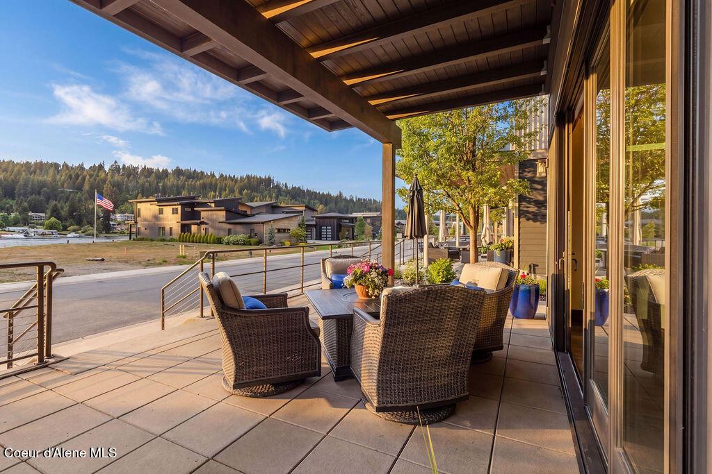 Image 3: Lower Deck/Patio