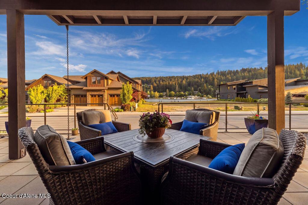 Image 4: View from Lower Deck/Patio