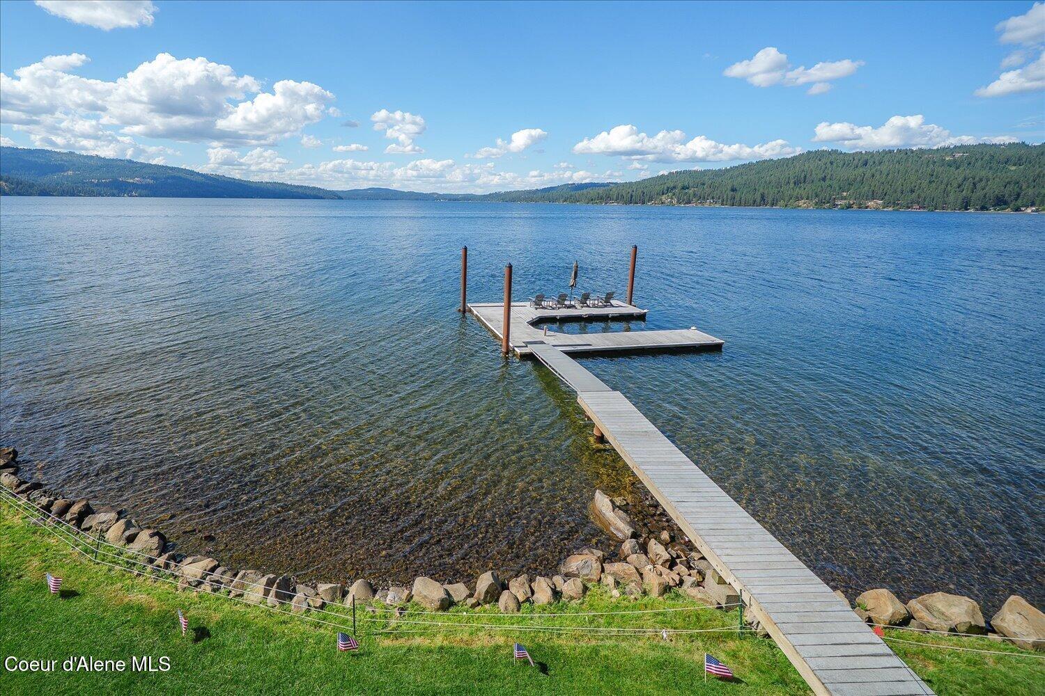 Image 3: Lawn to Waters Edge