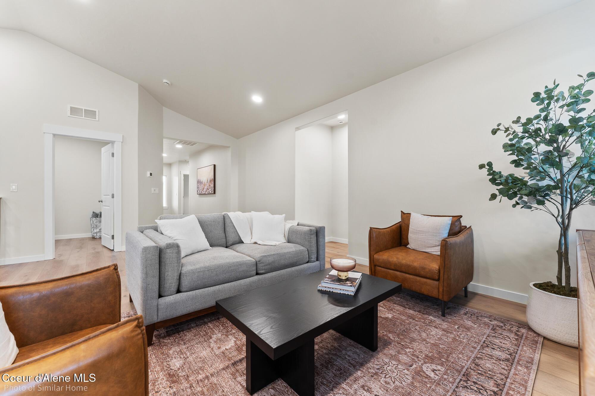 Image 3: Orchard Encore - Living Room 2