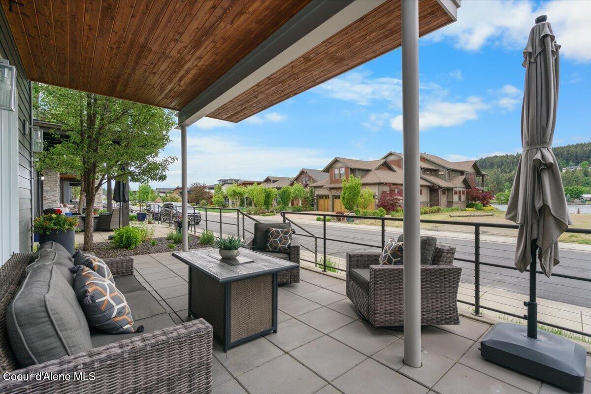 Image 3: Covered Front Porch