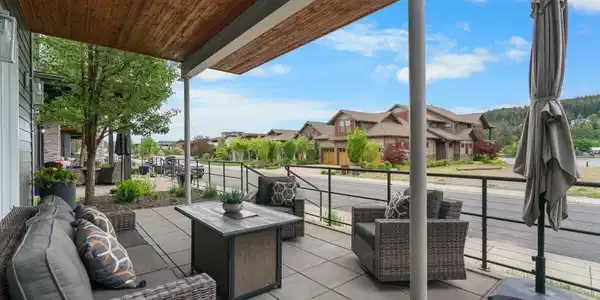 Image 3: Covered Front Porch