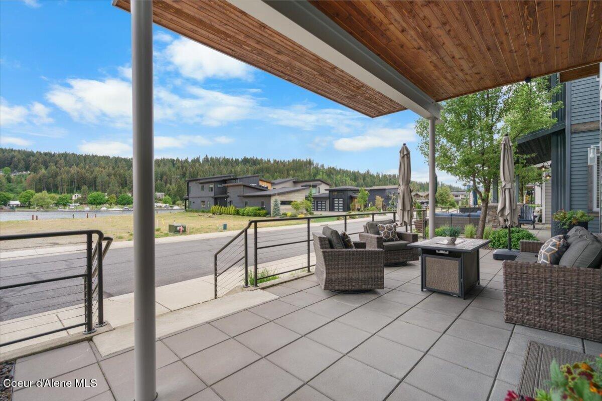 Image 4: Covered Front Patio