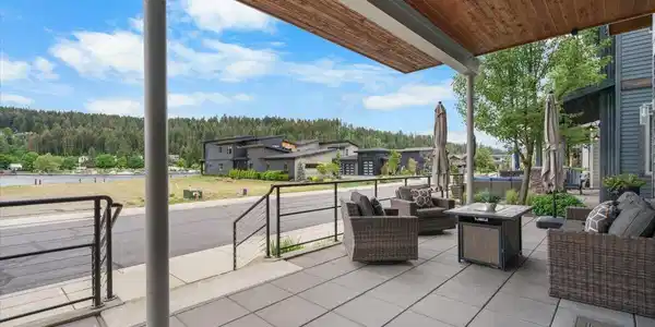 Image 4: Covered Front Patio