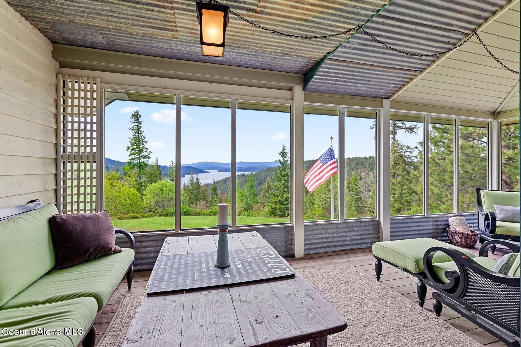 Image 3: Enclosed Deck