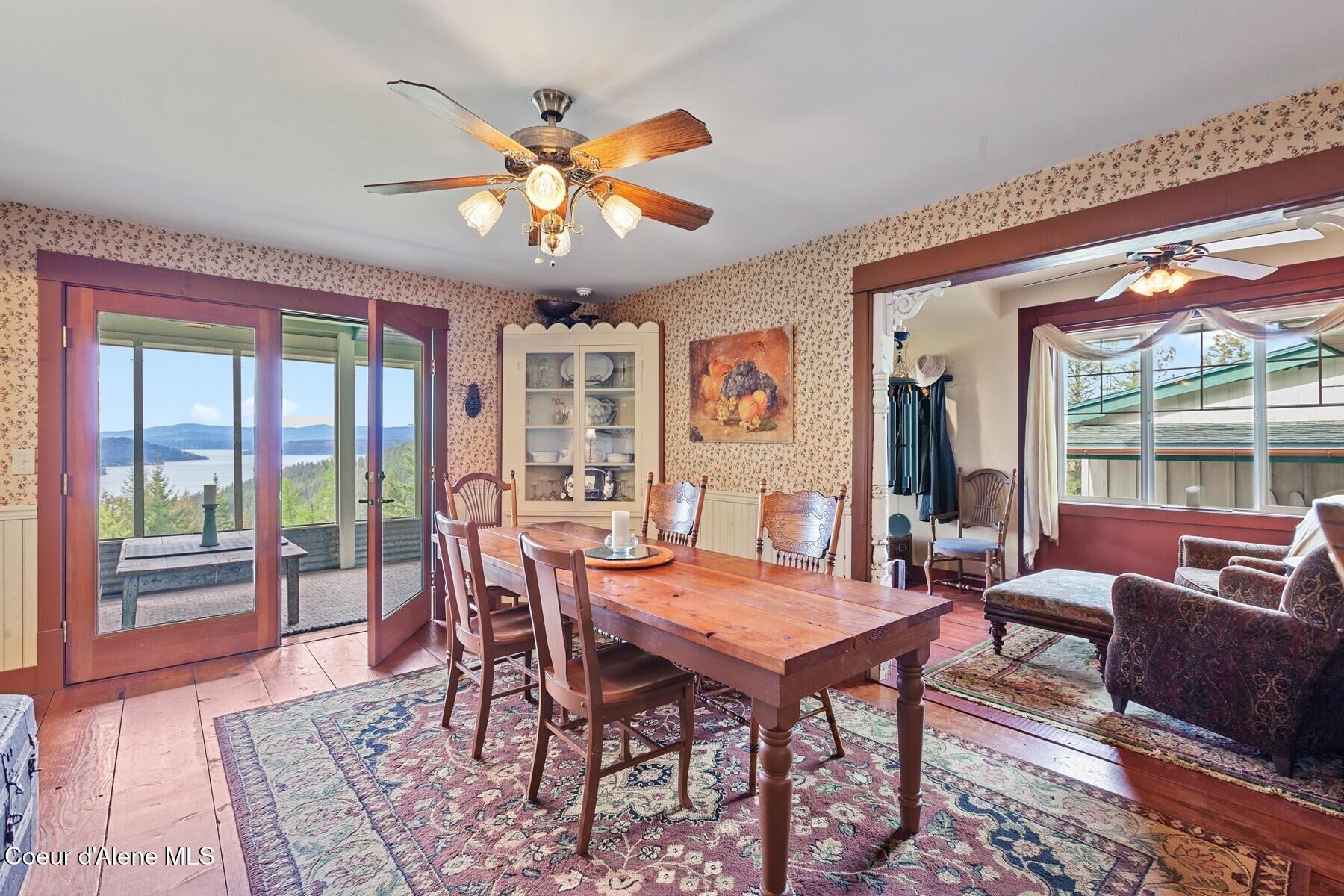 Image 4: Dining Area