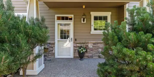 Image 2: Private Ground Floor Entry