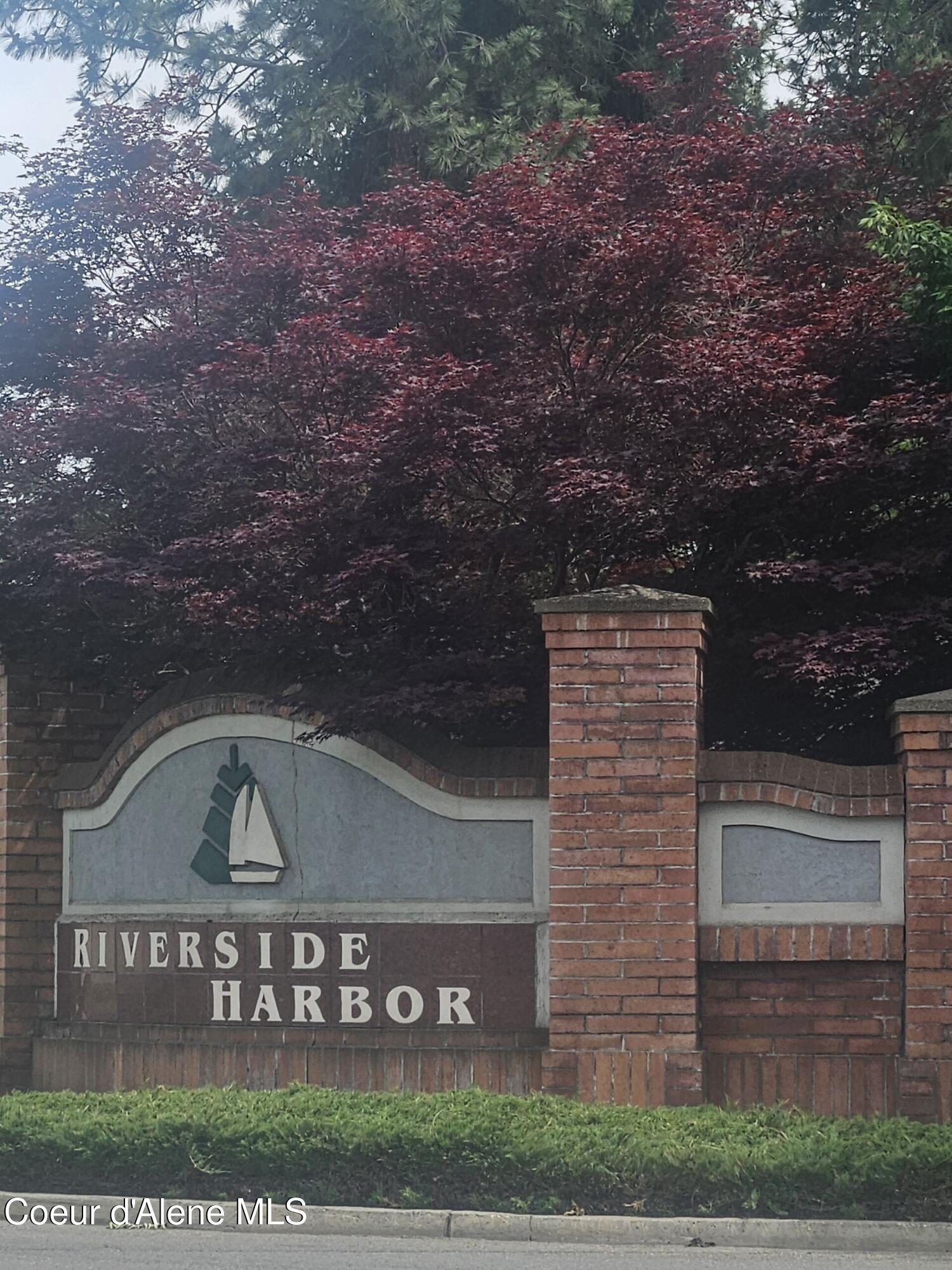 Image 4: entrance riverside harbor