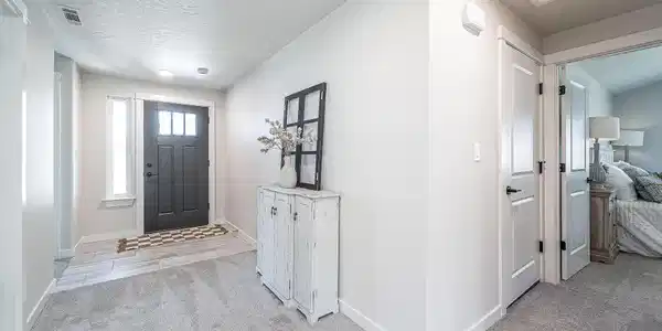 Image 2: Edgewood-Entry