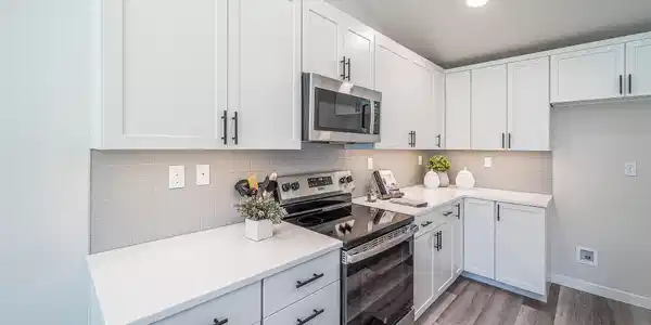 Image 3: Edgewood-Kitchen